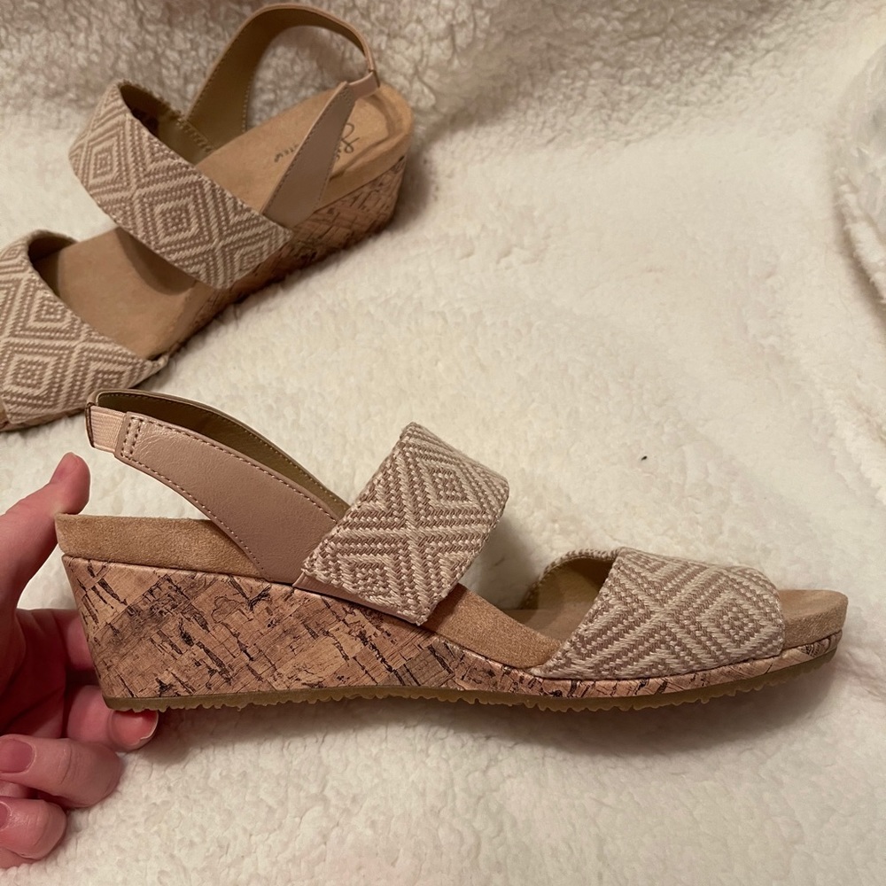 Life Stride Beige Patterned Wedge Sandals with Elastic Slingback - Picture 3 of 11